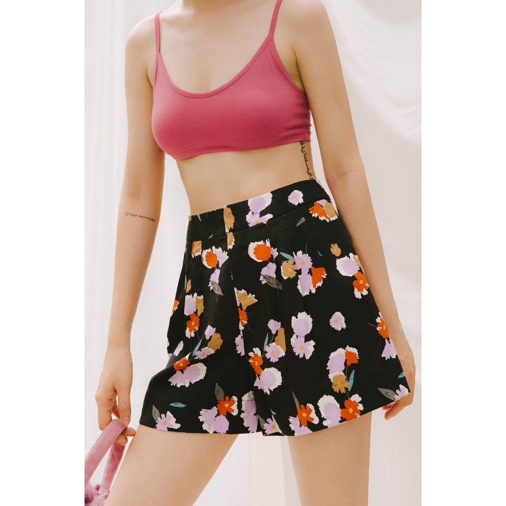 LIBÉ - Quần ngắn họa tiết hoa ống rộng xếp li cài khóa kéo và móc cài thân trước