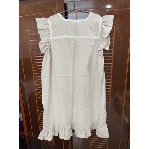 Váy freesize thêu thanh lý