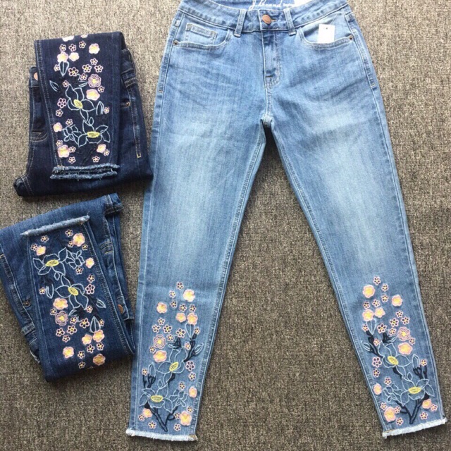 Quần jeans baggy tua lai thêu hoa mới