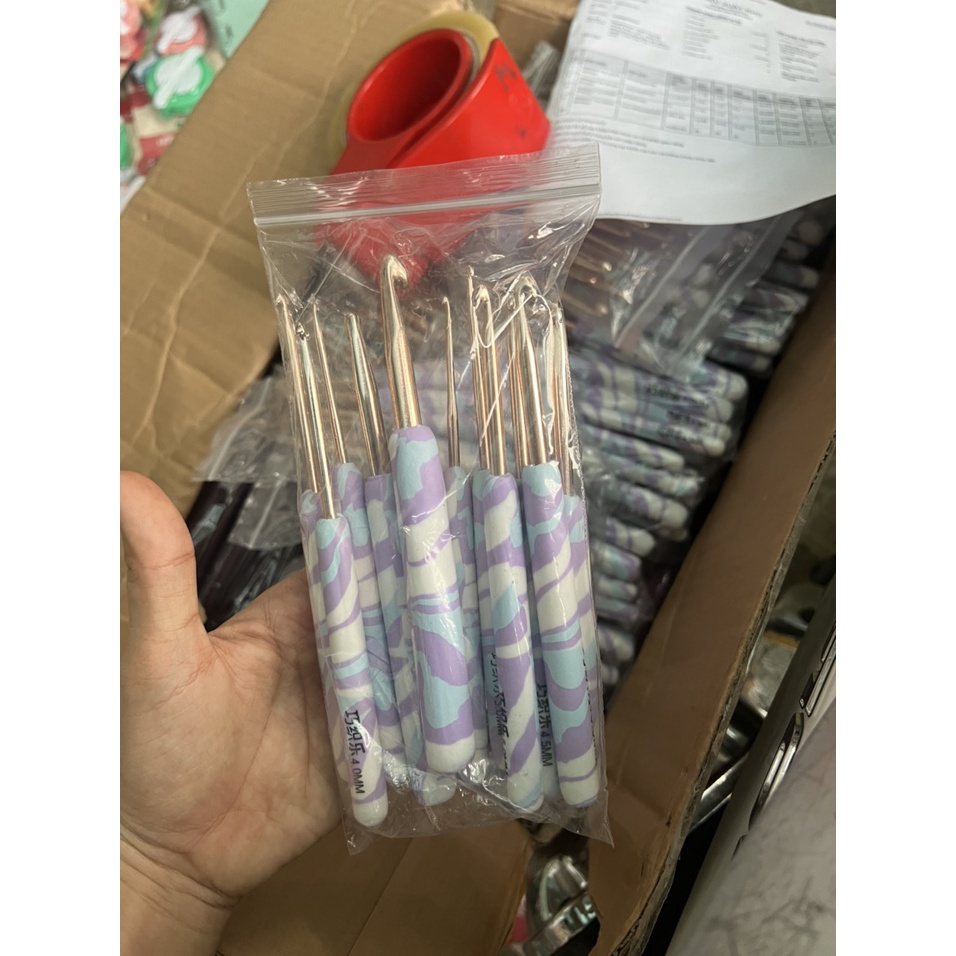 Bộ kim móc cán tím họa tiết 220k/ bộ