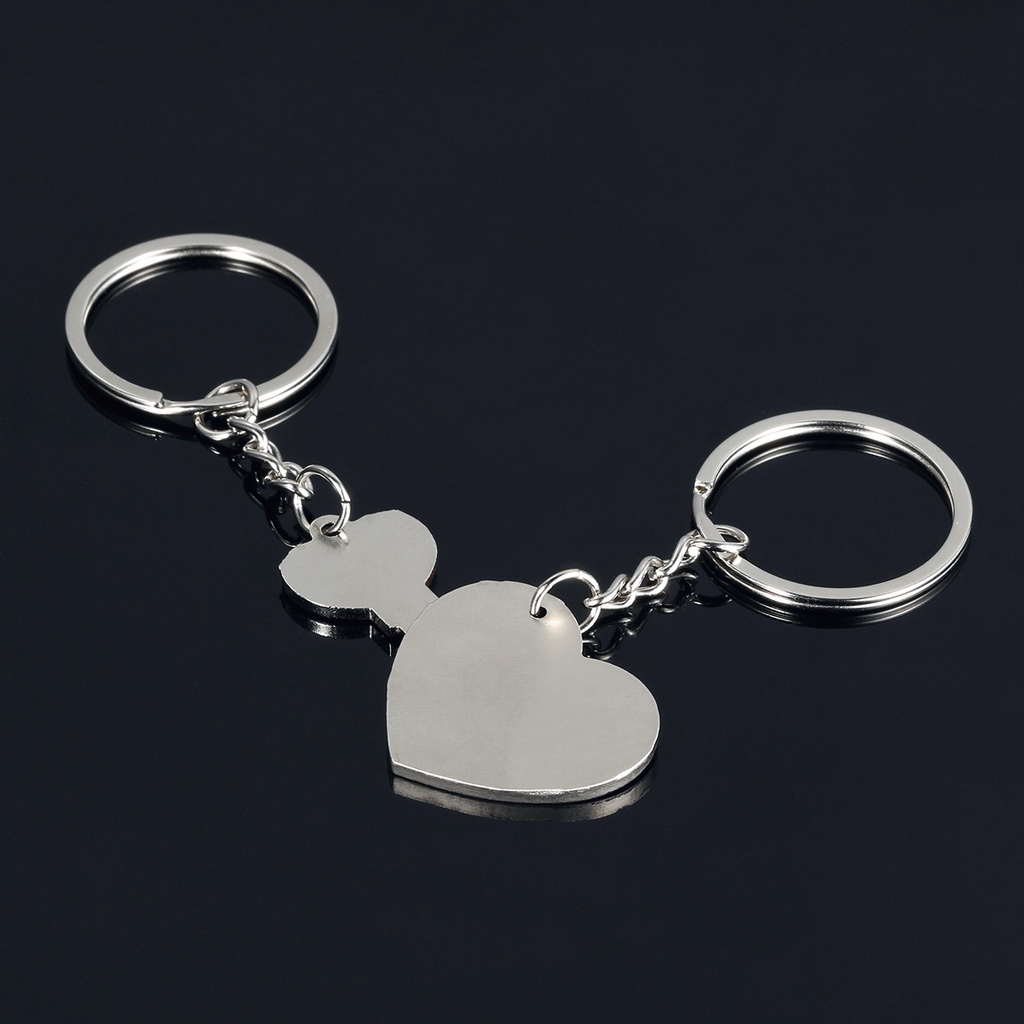 Móc khóa cặp trái tim và chìa khóa hẹn hò chốn công sở của cặp đôi yêu nhau trong sáng