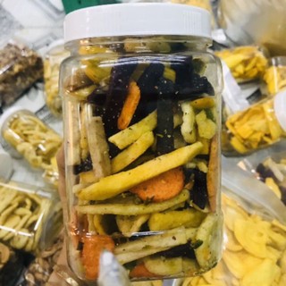 Com bo hoa quả sấy cho khách đặt