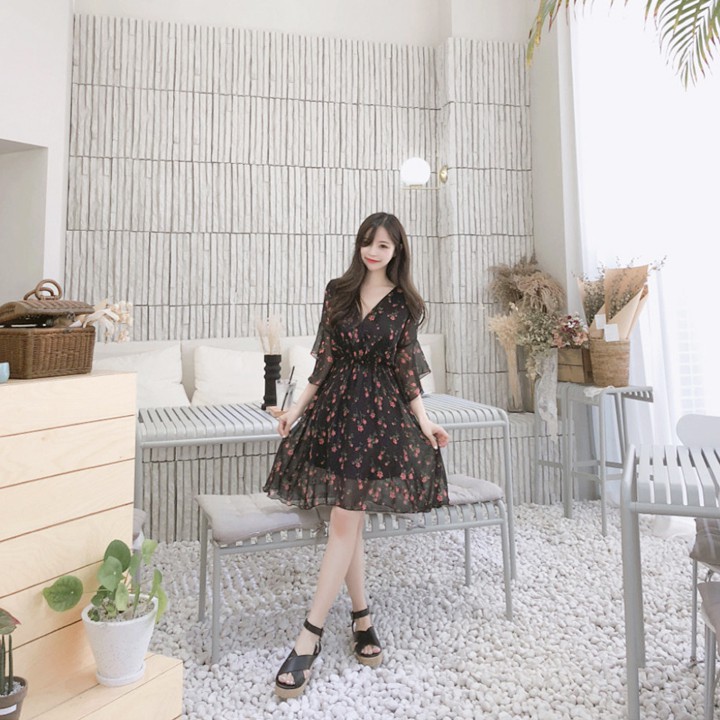 Váy voan hoa nhí Moran cổ V hàng nhập cao cấp (màu đen) BTK16