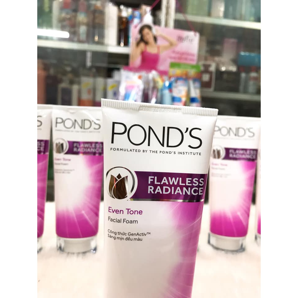 Sữa rửa mặt trắng da cao cấp POND'S Flawless Radiance Whitening Facial Foam 100g Mẫu Mới | BigBuy360 - bigbuy360.vn
