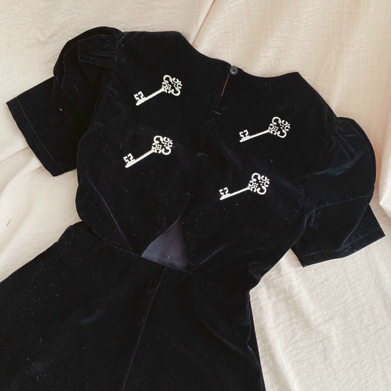 ĐẦM NHUNG THÊU TAY BÚP