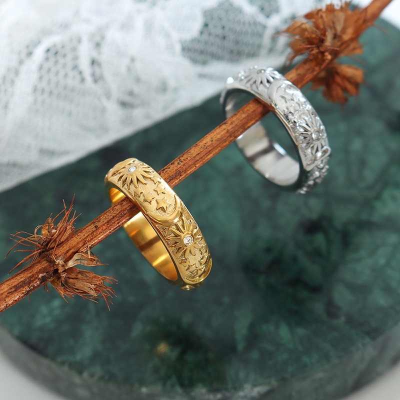 1 Nhẫn Thép Titan Mạ Vàng 18K Đính Đá Zircon Mặt Trời / Ngôi Sao / Mặt Trăng Thời Trang Cho Nữ