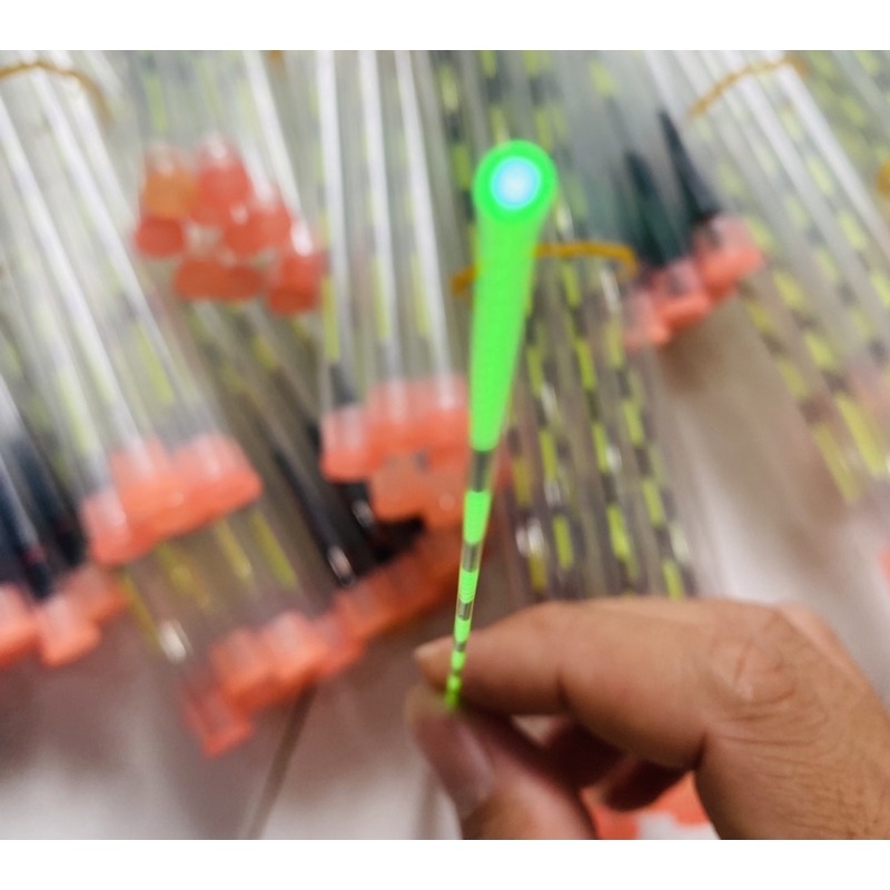 Tăm Phao Đêm Tàng Hình Đổi Màu