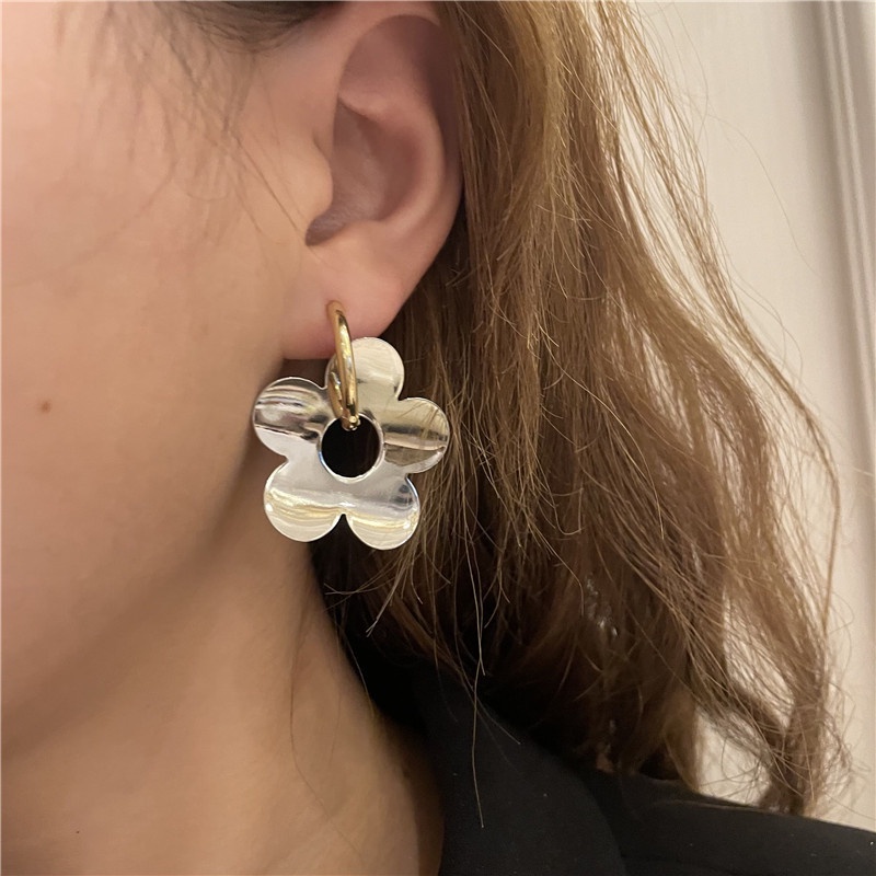 Bông Tai Kim Loại Hình Hoa Phong Cách Hàn Quốc Cổ Điển Thời Trang 19A1262