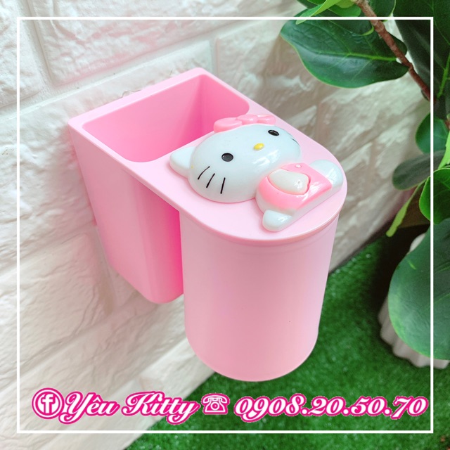 KHAY ĐỰNG BÀN CHẢI KÈM LY HELLO KITTY