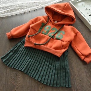 #hoodie_liền_chân_váy Có vẻ như năm nay Hoodie sẽ lại làm mưa làm gió. Các mẫu áo hoodie, đầm suông hoodie và đầm hoodie