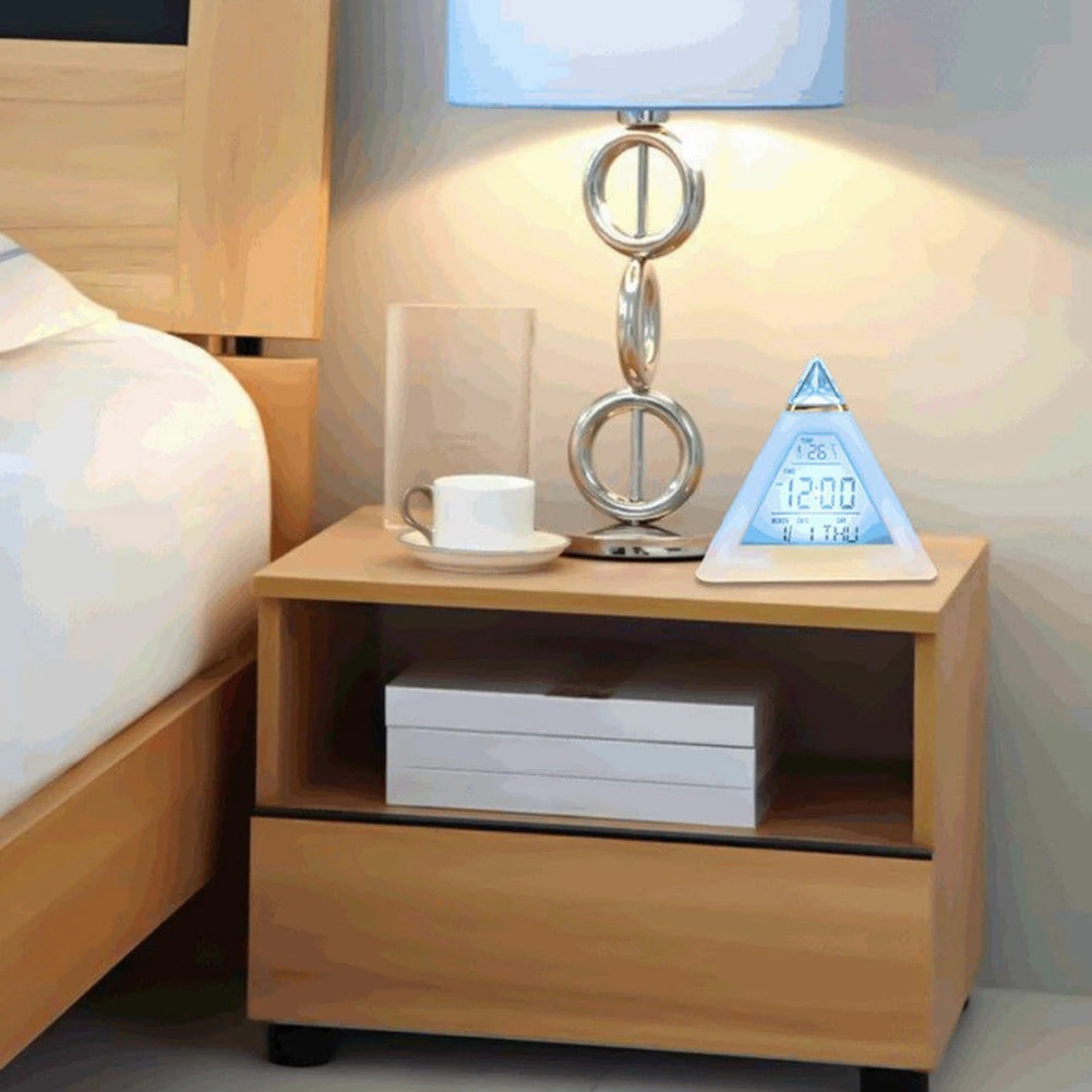 Đồng Hồ Báo Thức Hình Kim Tự Tháp Có Đèn LED Thay Đổi Màu Sắc Độc Đáo