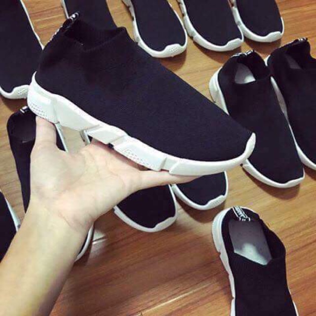 Giày hàng quảng châu giá sẵn chỉ 120k có duy nhất size 38 thui ạ.form rất đẹp và chuẩn không mua chỉ có tiếc thui ahihii