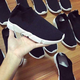 Giày hàng quảng châu giá sẵn chỉ 120k có duy nhất size 38 thui ạ.form rất đẹp và chuẩn không mua chỉ có tiếc thui ahihii