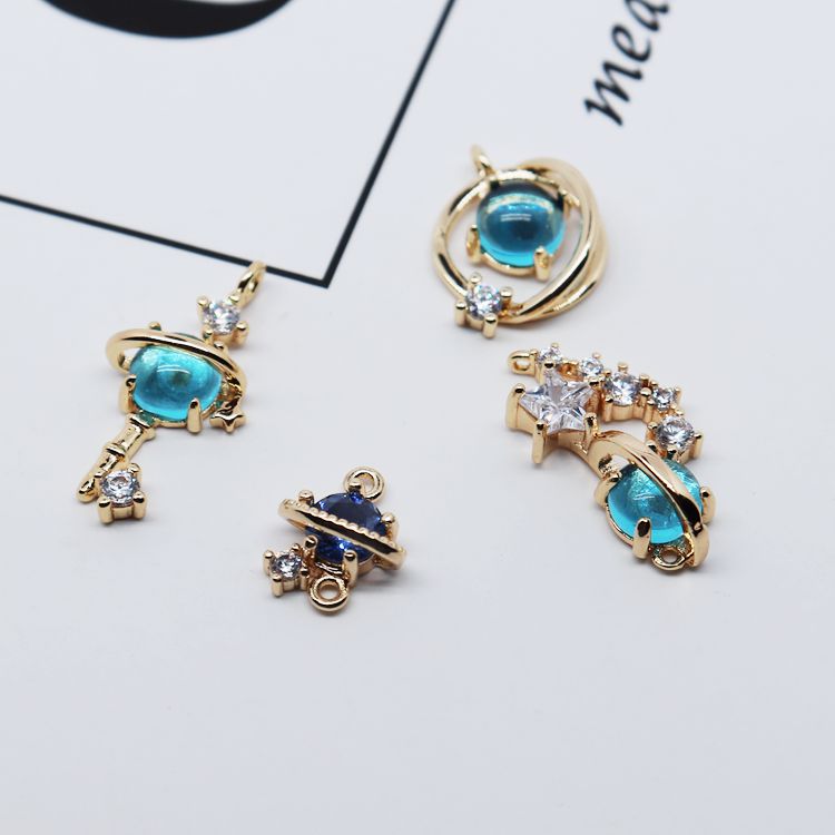 Mặt Dây Chuyền Hình Hành Tinh Ba Chiều Bằng Đồng Mạ Vàng 18K