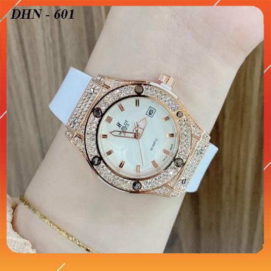 Đồng hồ nữ Hublot mặt tròn đính đá size 36 dây cao su thơm DHN502