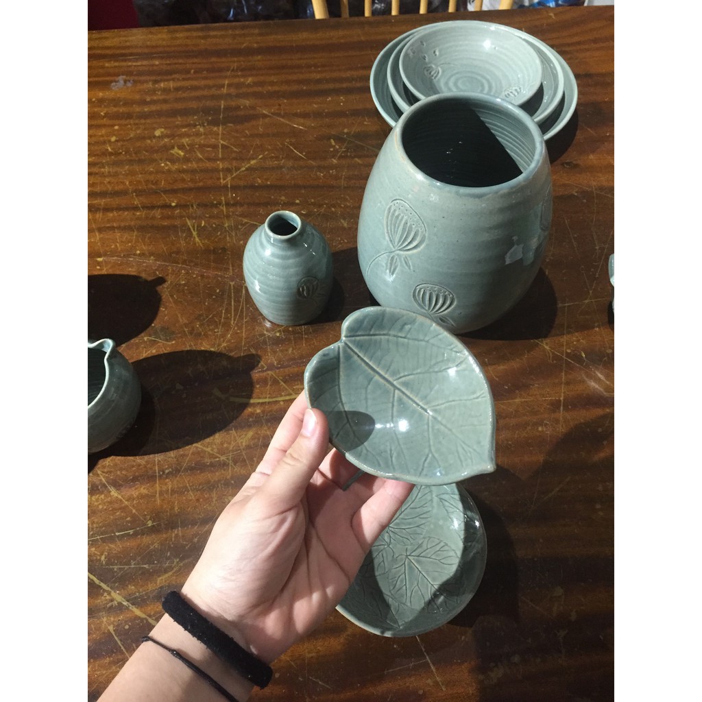 Đĩa lá bằng gốm thủ công Bát Tràng men xanh lam, độ bền tốt, họa tiết độc đáo - phụ kiện decor trang trí Dreamers