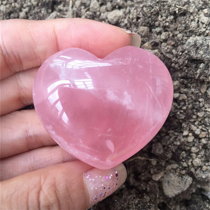 Quả cầu đá thạch anh màu hồng hình trái tim tự nhiên