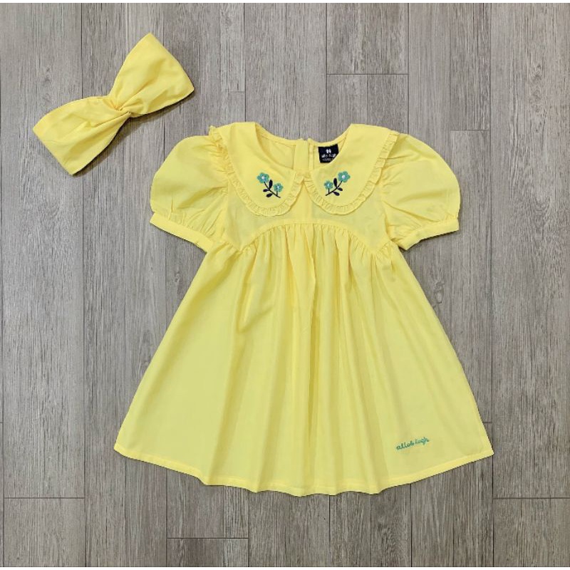 Đầm bé gái kèm băng đô vàng thêu