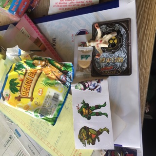 Gói trúng thưởng kẹo, ảnh dán, đồ chơi, thẻ bài bất kì (20 gói)