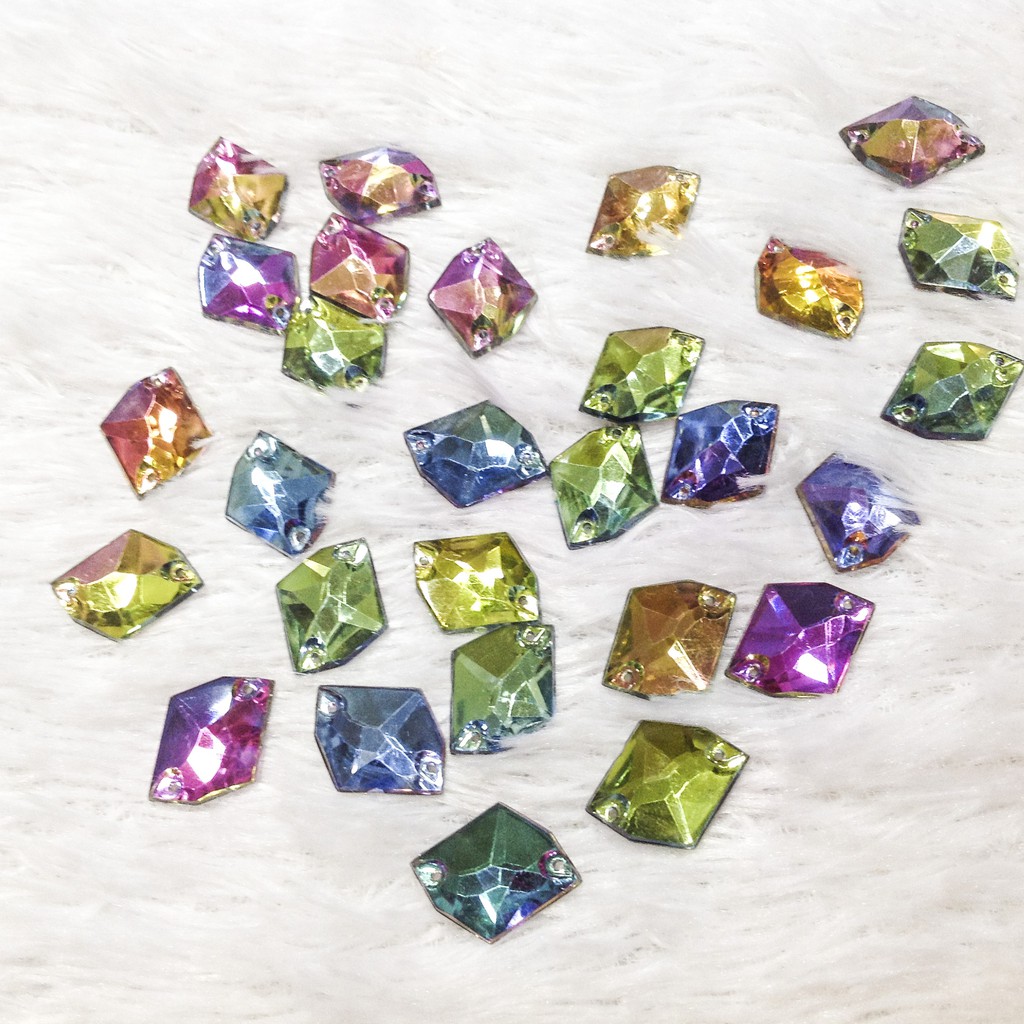 Hạt đá acrylic kết áo tráng gương ánh 7 màu đính áo hình thoi nhiều giác lấp lánh size 2cm