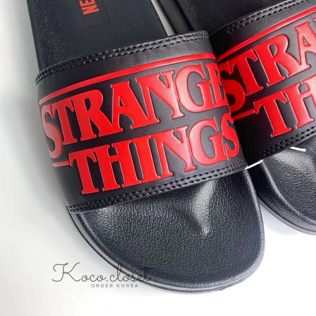 DÉP SPAO NETFLIX HỌA TIẾT PHIM STRANGER THINGS SLIPPER Black Đen