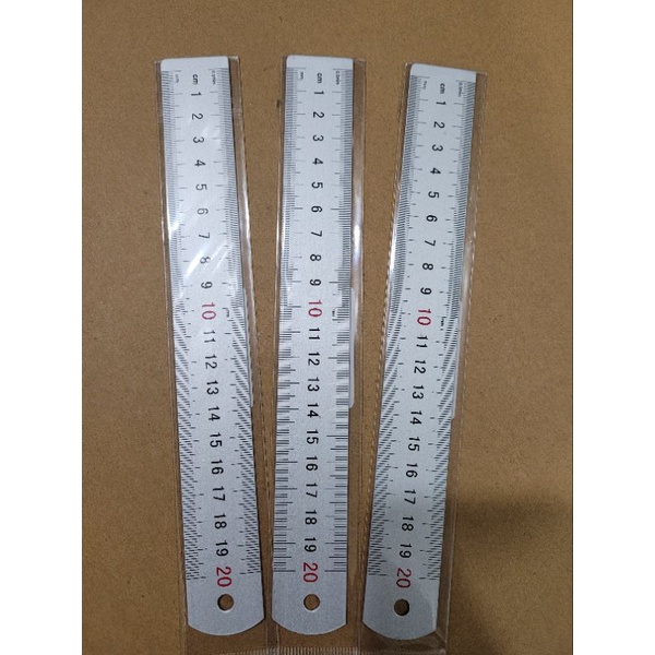 Thước kẻ sắt 20cm.
