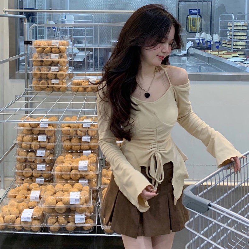 Set ulzzang áo thun lệch vai và chân váy cạp cao phong cách Hàn Quốc