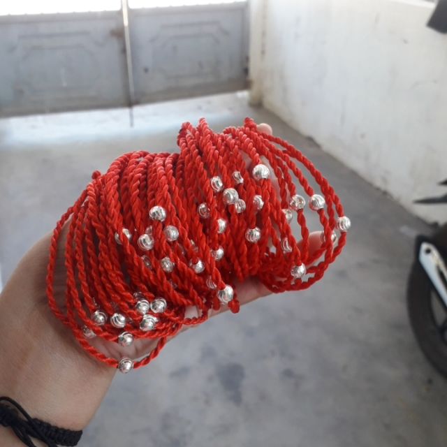 Khách mua vòng dâu hay hỏi
Chị ơi dâu thật không ạ?
Em cam đoan dâu thật 100% nhé 
Bé nhà em đeo e b