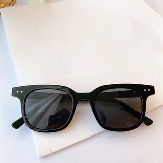 Mắt Kính Thời Trang Chữ V FORM Nhỏ