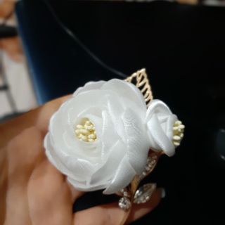 Hoa cài áo sang trọng