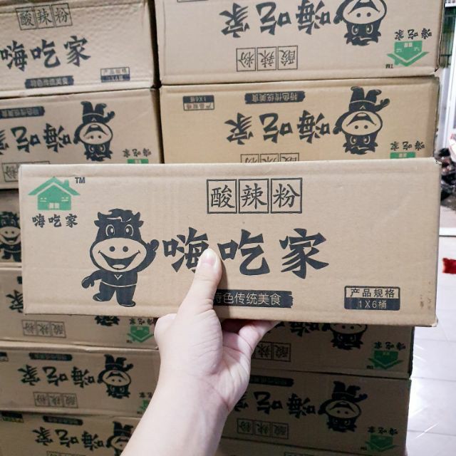 Một  thùng gồm 6 ly miến cay Trùng Khánh thần thánh 108g.ly