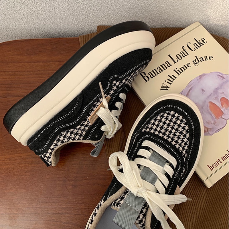 Giày sneaker IELGY đế dày mũi tròn dễ phối đồ phong cách Nhật Bản 2 màu dễ thương dành cho nữ