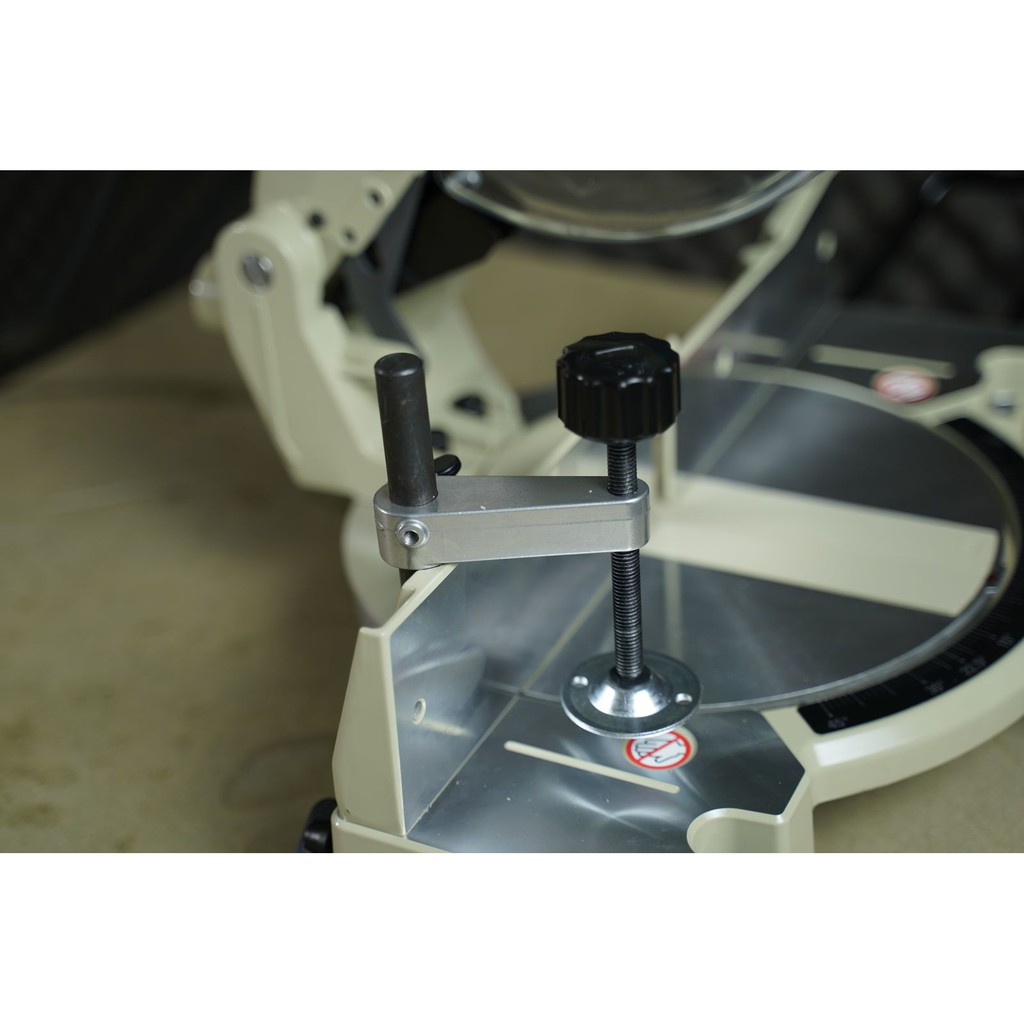 Máy cắt nhôm Makita LS1030N