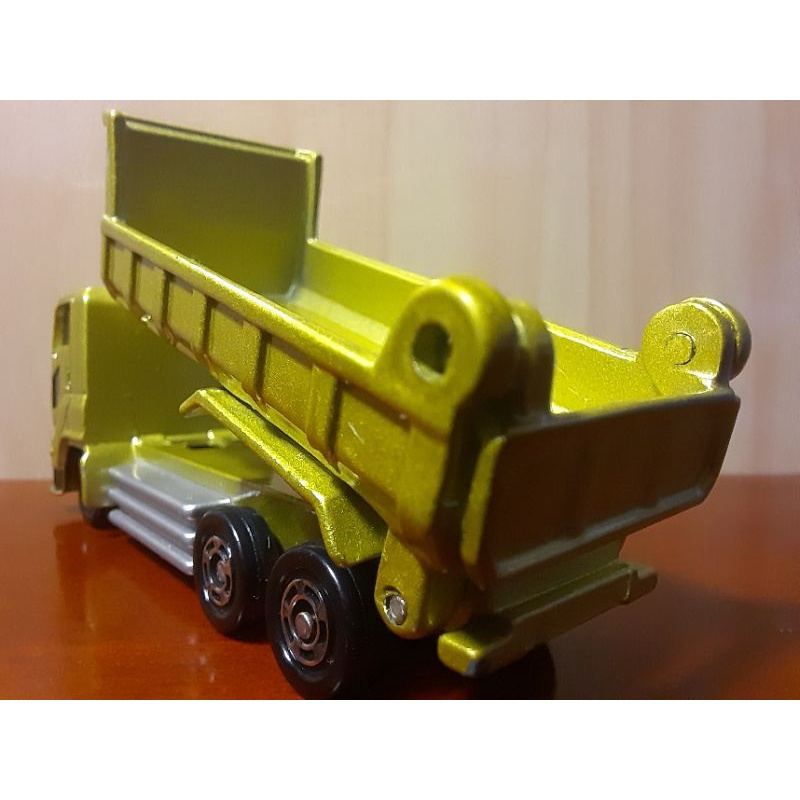 Xe mô hình Tomica Isuzu Giga Dump Truck - No.101 - không hộp