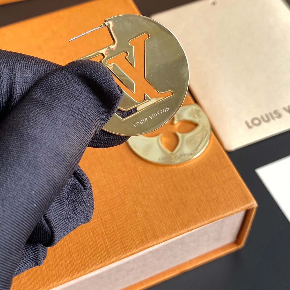 LOUIS VUITTON Khuyên Tai Tròn Bằng Thép Titan In Logo LV Thời Trang