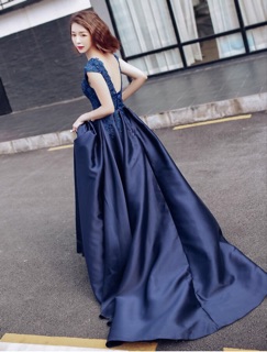 Đầm dạ hội xoè phồng cổ tim