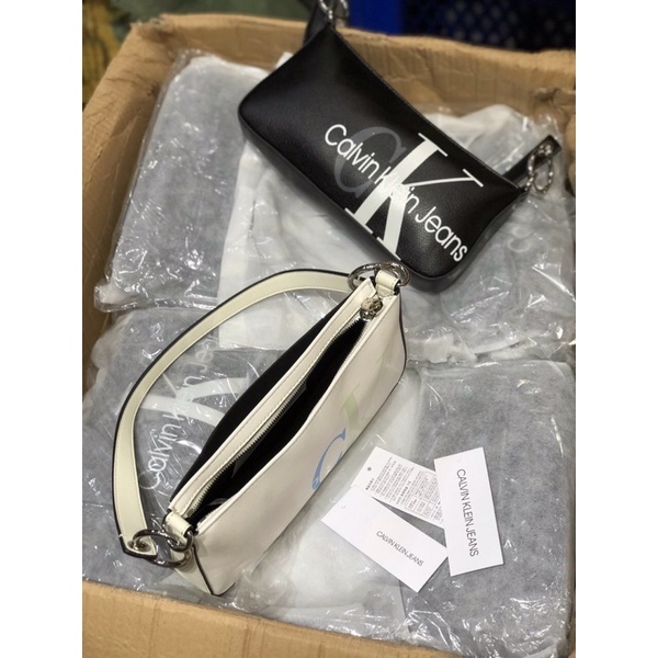 Túi kẹp nách Calvin klein
