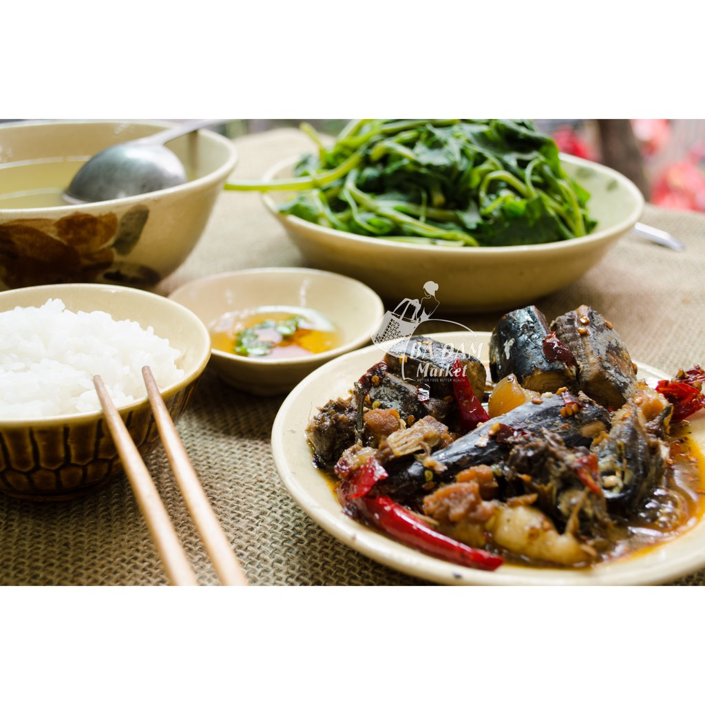 HỘP CÁ NGỪ Ồ LƯỚI KHO THỊT BA CHỈ XỐT THƠM ỚT CAY 300GR