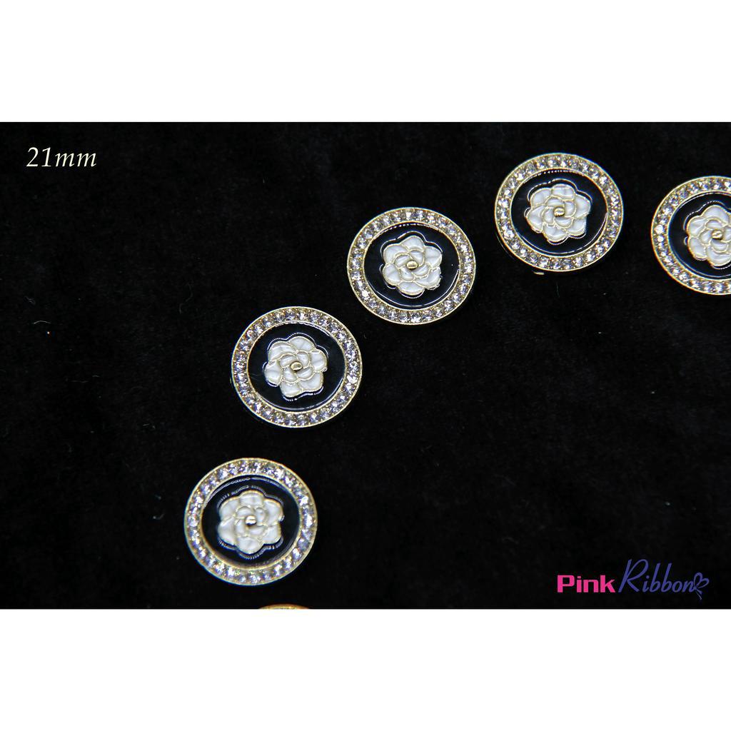 Charm hoa hồng viền đá nhí đường kính 2.1cm