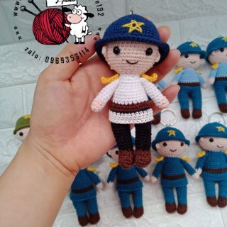 Móc khóa len chú bộ đội