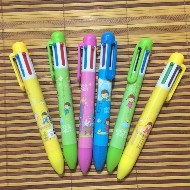 Bút bi nhiều mầu .