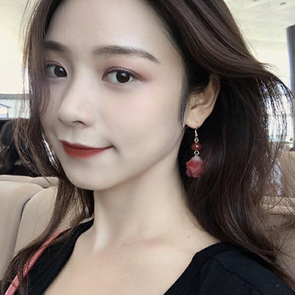 Bông tai gắn bông tai rũ 5 cánh màu đỏ MS128
