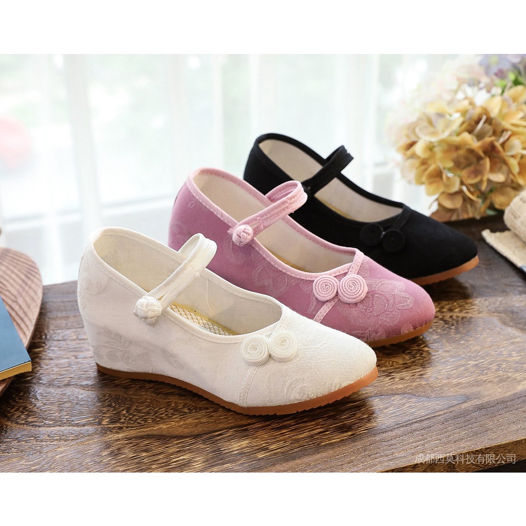 Giày vải cotton đế xuồng cao gót thêu họa tiết phong cách Trung Hoa thời trang xuân thu cho nữ