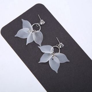 Khuyên tai hàn quốc cánh hoa