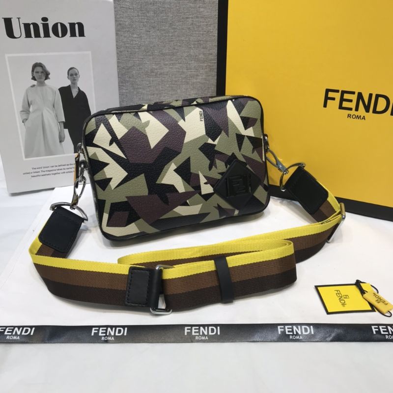 túi đeo chéo nam nữ dáng vuông kéo khóa màu rằn ri quai to Fendi FD