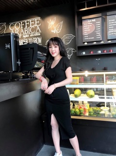 Đầm body xoắn bụng