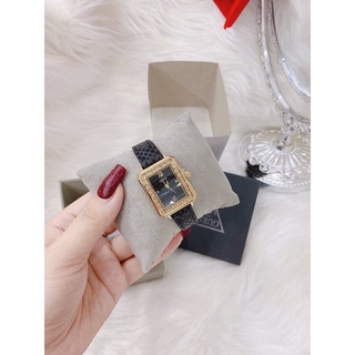 Đồng hồ Guess nữ dáng basic quai da nhũ lấp lánh