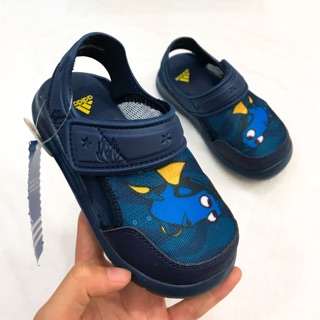 Sandal bé trai Adidas