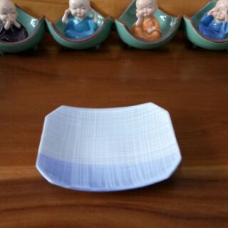 Dĩa sứ cong đựng nước chấm