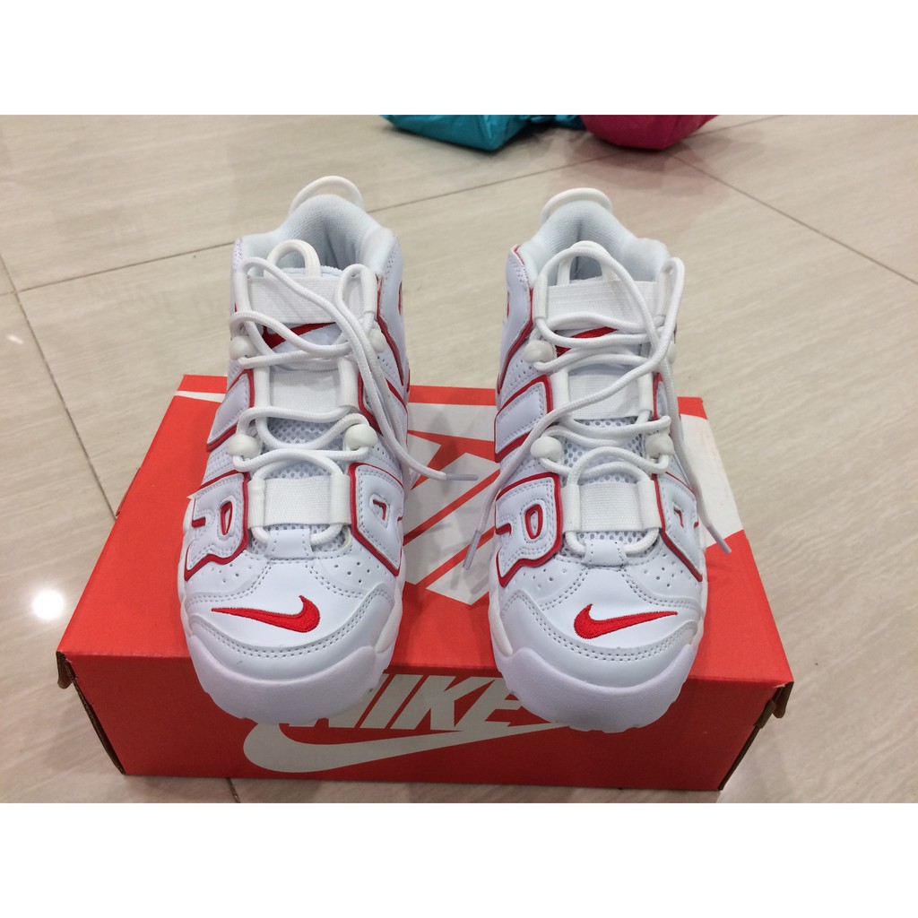 GIÀY THỂ THAO NIKE AIR MORE UPTEMPO MẦU TRẮNG VIỀN CHỮ ĐỎ